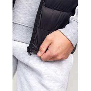 Veste matelassée noire personnalisée de haute qualité pour hommes Veste légère d'hiver à capuche à manches détachables avec demi-manches - Product Image 4