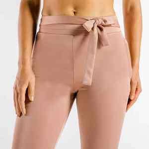 ชุดออกกำลังกายผู้หญิงคุณภาพสูง แบรนด์ UNIQUE GYM WEAR กางเกงจ็อกเกอร์ขายาวผ้าฟลีซแบบมีเชือกผูกเอว ผลิตจากวัสดุที่เป็นมิตรต่อสิ่งแวดล้อมและระบายอากาศได้ดี เหมาะสำหรับใส่เล่นกีฬาในฤดูหนาว - Product Image 6