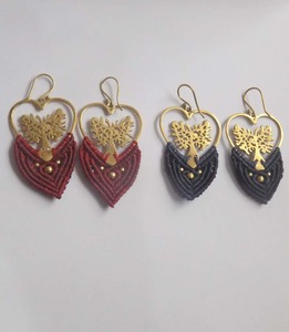 Pendiente colgante de macramé de hilo de algodón rojo y negro, árbol de latón y forma de corazón con pendiente colgante para regalo de cumpleaños, joyería - Product Image 1