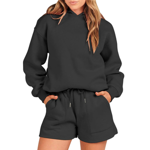 Conjunto de Sudadera con Capucha Extra Grande para Mujer y Pantalones Cortos Elásticos Suaves, 100% Algodón, Logotipo Frontal, Máxima Comodidad, Estilo Casual para Uso Diario - Product Image 1