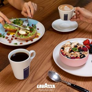 กาแฟเมล็ดคั่วเต็มเมล็ด เลอเอสเพรสโซ แกรน อโรมา โรสต์ โดยลาวาซซา - 35.2 ออนซ์ - Product Image 3