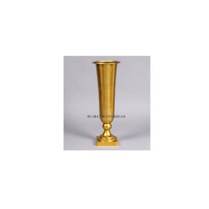 Vase de trompette de pièce maîtresse de décoration de table de mariage en métal de qualité supérieure plaqué or de haute qualité du fabricant indien - Product Image 1