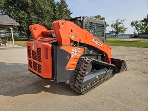 Cargadora Compacta de Orugas Kubota SVL95-25 con Cucharón Frontal para Construcción Agrícola - Product Image 4