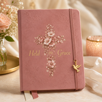 Carnet de prière LABON Rose Poudré Held in Grace avec Croix Florale Dorée, Couverture Rigide, Coffret Cadeau Chrétien