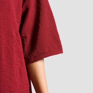 Chemise en lin boutonnée de couleur bordeaux, style simple, pour les séances d'entraînement - Easy Top - Product Image 5