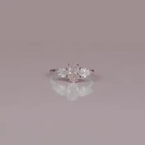 แหวนหมั้นเพชรทรงเรเดียนท์คัทสีชมพูอ่อน ผลิตในห้องปฏิบัติการ ชุบทองคำแท้ 18k ทำด้วยมือ สำหรับทุกเพศ พร้อมใบรับรอง - Product Image 1