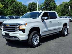 Chevrolet Silverado 1500 High Country Crew Cab AWD 2024 d'occasion, conduite à gauche, intérieur foncé, sièges en cuir, régulateur de vitesse adaptatif, jantes R19 - Product Image 5