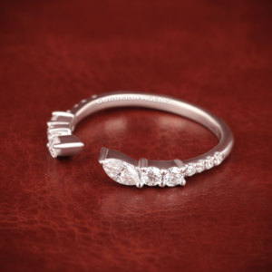 Elegante y lujoso VVS 925 plata esterlina Marquise Cut Lab Grown Diamond Band Anillo de compromiso clásico para mujer - Product Image 2