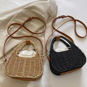 Bolso Bandolera Triangular de Paja con Forma de Gota de Agua, Hecho a Mano, Estilo Vintage Boho, con Cordón - Product Image 3