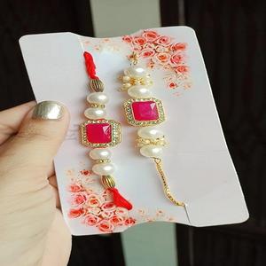 Ensemble combiné Bhaiya Bhabhi Rakhi de qualité supérieure pour Raksha Bandhan ensemble Rakhi festif avec touche moderne élégant Rakhi traditionnel - Product Image 1