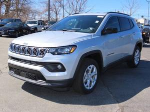 Usado cuidadosamente 2024 Jeep Compass Latitude 4dr SUV 4WD - Product Image 4