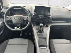 Toyota Proace City d'occasion 2025, 81 kW (110 ch), 1.2 L essence, 3 cylindres, 2 essieux, 4x2, transmission manuelle, conduite à gauche - Product Image 2