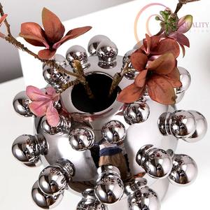 Jarrón Artístico de Metal para Mesa con Acabado de Primera Calidad, Ideal para Mesas Decorativas, Estantes e Interiores de Diseño - Product Image 1