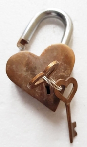 Heart Shape Vintage Style Cast Iron Pad Lock Decorative Banks Household Office Precious Cabins Security Metal Lock With <strong>Keys</strong>