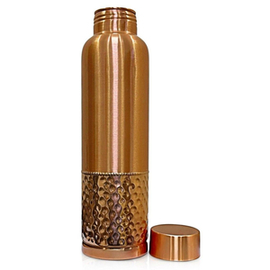 Bouteille d'eau en cuivre pur faite à la main avec un ensemble de 2 gobelets, design floral gravé noir antique, anti-fuite, vaisselle ayurvédique pour boissons santé - Product Image 4