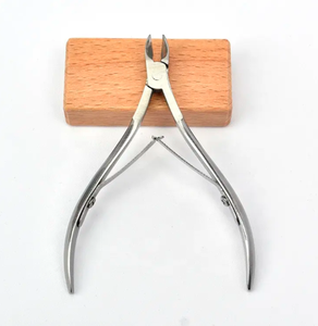 Pinzas para cutículas ergonómicas clásicas de alta calidad, alicates para uñas de pedicura curvos afilados para salón de manicura, cuidado de uñas para los dedos - Product Image 1