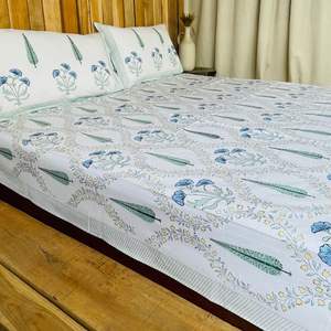 Parures de lit indiennes artisanales Sanganeri imprimées à la main, draps de lit avec taies d'oreiller - Product Image 1