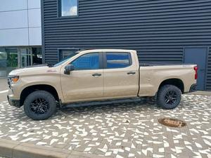 Chevrolet Silverado Crew Cab 2023 2024 2025 2026 très propre disponible - Product Image 2