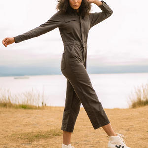 Combinaisons pour femmes à usage professionnel avec broderie personnalisée, ajustement confortable toute la journée et tissu de résistance industrielle - Product Image 2