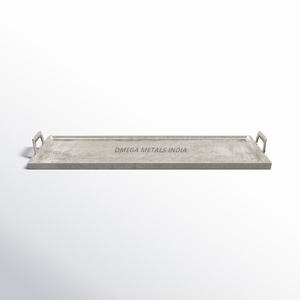 Élégant plateau de service rond noir avec bords festonnés et garniture dorée, parfait pour servir des boissons et améliorer les paramètres de table - Product Image 6