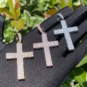 Collar Unisex Elegante con Colgante de Cruz de Moissanita con Corte de Diamante, Acabado en Oro Blanco Helado, de Alta Gama, Estilo Hip Hop para Cristianos - Product Image 1