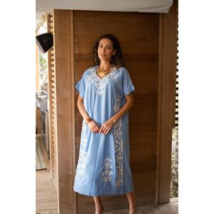 Vestido Kaftan Azul Cielo con Bordado de Hamsa y Flores, Estilo Boho, Manga Media, Largo Midi, Precio Más Bajo 2026 - Product Image 1