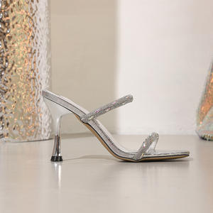 รองเท้าแตะส้นสูงประดับเพชรพลอยสำหรับผู้หญิง สไตล์ใหม่รับซัมเมอร์  แฟชั่นรองเท้าลำลองสำหรับใส่ออกนอกบ้าน  แนะนำโดยอินฟลูเอนเซอร์โซเชียลมีเดีย - Product Image 4