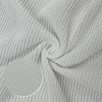 Tissu en maille respirante, léger et texturé, fabriqué directement en usine, disponible en plusieurs couleurs pour vêtements de sport, t-shirts et autres articles vestimentaires.