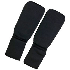 Espinilleras de Cuero de Alta Calidad con Diseño Ligero y Cierre de Velcro para Protección Deportiva en Fútbol - Product Image 1