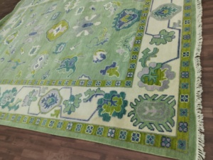 Tapis en laine Oushak NZ vert or et beige de haute qualité, tapis oriental doux au design traditionnel pour la décoration du salon - Product Image 2