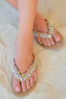 Chaussures plates d'été bohèmes ethniques brodées à la main en cuir véritable avec perles de verre artisanales – Tendance mode et confort