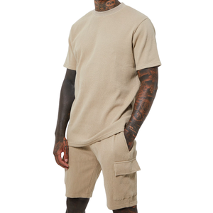 Conjunto de camisa y pantalones cortos de rizo francés para hombre con logotipo personalizado 100% algodón de manga corta antiarrugas y transpirable para un estilo de vida activo - Product Image 3