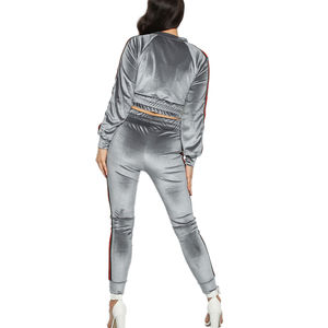 Ensemble deux pièces en velours de qualité supérieure pour femmes, motif uni, hauts courts, survêtement en velours pour femmes pour l'hiver, lavé - Product Image 4