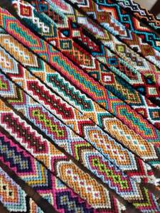 Pulseras tejidas hechas a mano ecológicas disponibles para pedidos de exportación a granel - Product Image 3