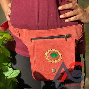 Riñonera clásica de cuero auténtico hecha a mano con cinturón ajustable riñonera de festival occidental única riñonera de cintura hasta el muslo - Product Image 1