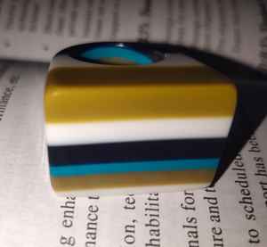 Venta al por mayor personalizado mejor calidad hecho a mano alto pulido hermoso colorido anillo de resina de moda para las mujeres de la India - Product Image 3