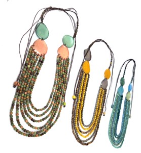Collier vintage fait main en graines de Tagua, bijoux artisanaux écologiques, perles naturelles en ivoire végétal, multi-brins - Product Image 1