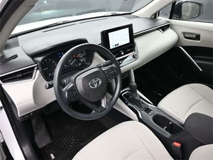 Corolla Cross L AWD Automatique ACC R18 Sièges en Tissu Volant à Gauche Intérieur Clair SUV avec Caméra Arrière Modèle 2023 d'Occasion - Product Image 2