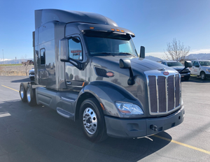 Camión Semirremolque Peterbilt 579 Sleeper 2019 Usado con Motor Potente, Envío a Todo el Mundo - Product Image 2