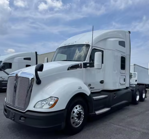 Camión semirremolque T680 Sleeper 2025, seminuevo, con techo elevado, 450HP, transmisión automática de 12 velocidades, entrega a domicilio - Product Image 6