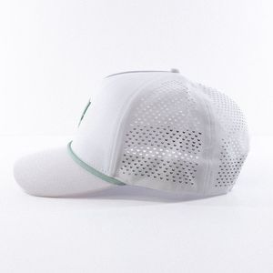 Gorra de Golf Ligera de Alto Rendimiento con Perforación Láser Personalizada y Logotipo Bordado en 3D, Transpirable y Ajustable con Cierre a Presión - Product Image 2