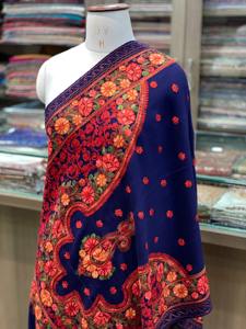 Chal de Cachemira azul real hecho a mano con toque étnico de lana fina Sozni Work para bodas y estilo de temporada de invierno - Product Image 2