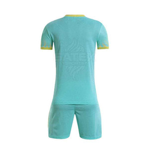 Vente directe d'usine Uniforme de football 100% polyester Séchage rapide Respirant Couleurs et tailles personnalisées Fabriqué au Pakistan pour hommes - Product Image 2
