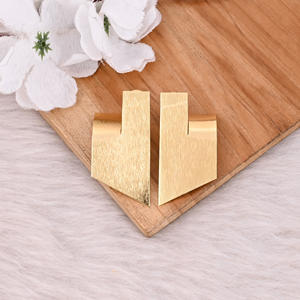 ต่างหูสตั๊ดชุบทองทองเหลืองสำหรับผู้หญิงดีไซน์เนอร์ทำด้วยมือต่างหูเม็ดเดี่ยวชุบทองทองเหลืองคุณภาพสูงขายส่งผู้ผลิต - Product Image 2