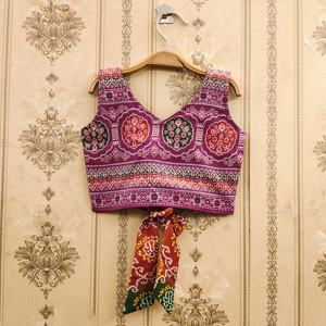 ชุดเลเฮนกาโชลีลายพิมพ์แบนดานีสีชมพูสำหรับเด็กผู้หญิงแบบยาวคลุมพื้น |   ชุดงานแต่งงานแบบดั้งเดิมสำหรับงานเฉลิมฉลอง ทำจากวัสดุรีไซเคิล - Product Image 3