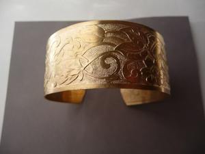 กำไลทองเหลืองขัดเงาทำมือขายดีที่สุด เครื่องประดับโดดเด่นสะดุดตา ปรับแต่งสีและขนาดได้สำหรับผู้หญิงในงานแต่งงาน - Product Image 4