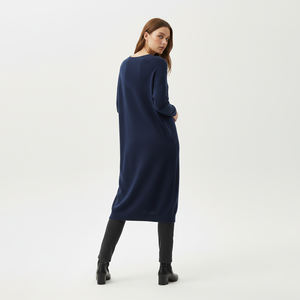 Robe pull en maille côtelée simple et naturelle à col en V pour l'hiver - Product Image 2