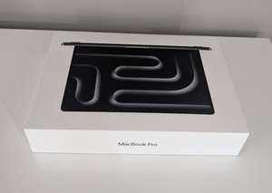 MacBook Pro de 16 pulgadas M4 Max con 1 TB SSD y 24 GB de RAM - Product Image 2