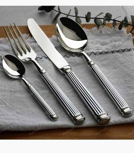 Ensemble de couverts en métal de conception artisanale de l'époque vintage pour articles ménagers plats et ensembles d'ustensiles de cuisine - Product Image 3