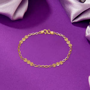 Pulsera de Oro Amarillo con Dijes Finos Grace para Mujer - Product Image 1